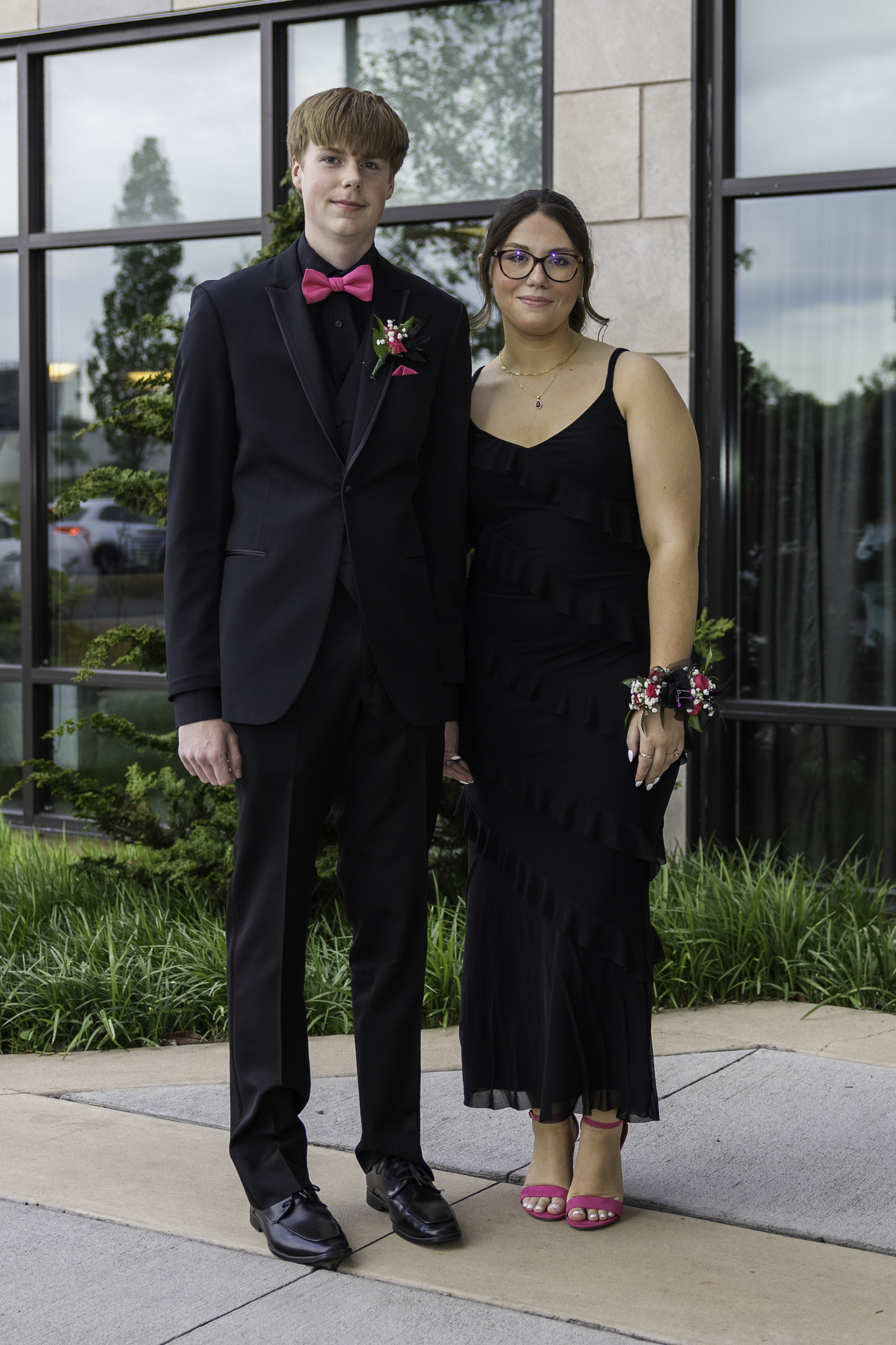 Salisbury High School held its 2026 prom Saturday, May 16, at the Aster Event Center in Upper Macungie Township. Students and their guests arrive to the big night. (Jennifer Bogari/Christmas City Studio)