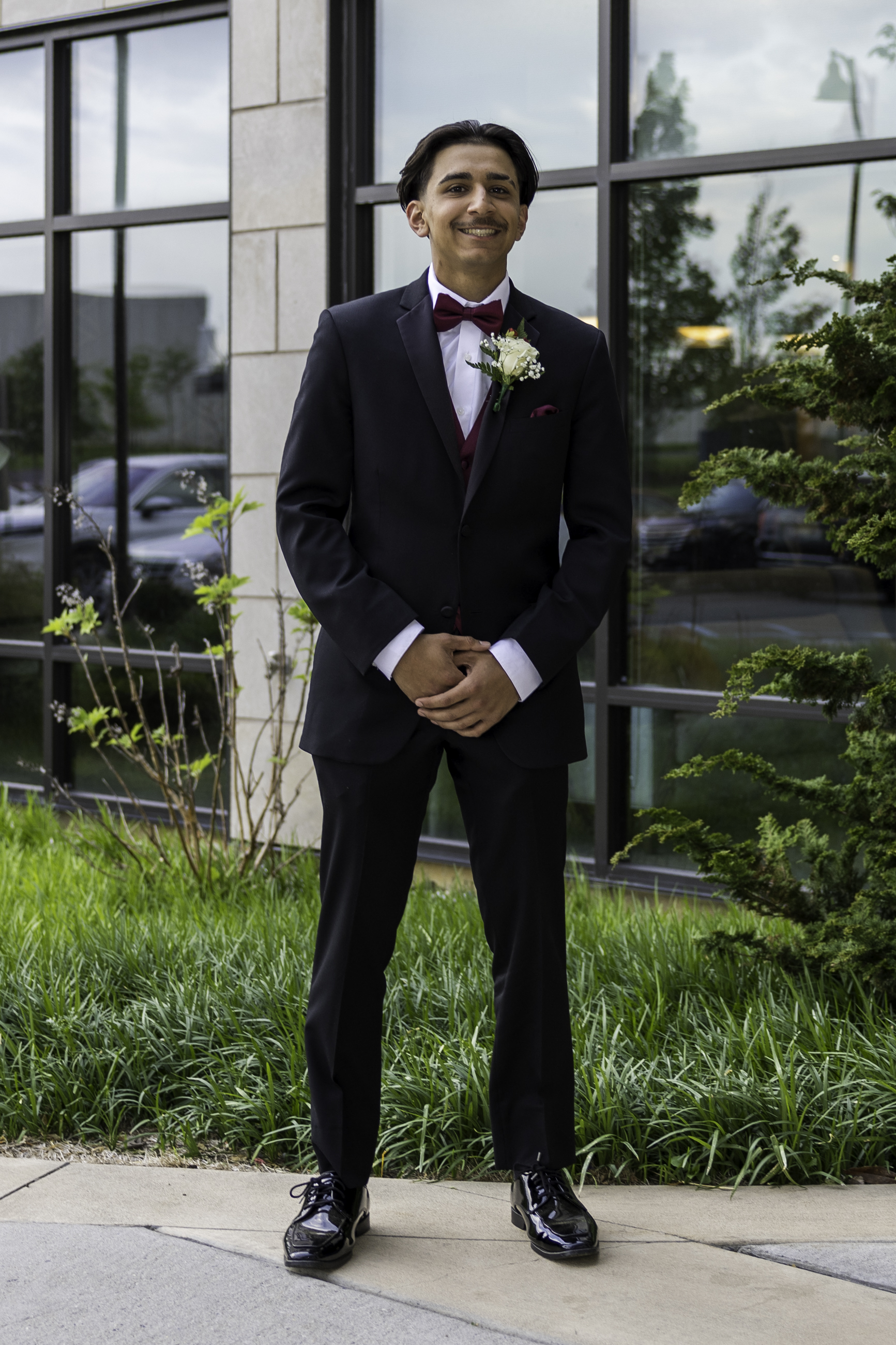 Salisbury High School held its 2026 prom Saturday, May 16, at the Aster Event Center in Upper Macungie Township. Students and their guests arrive to the big night. (Jennifer Bogari/Christmas City Studio)
