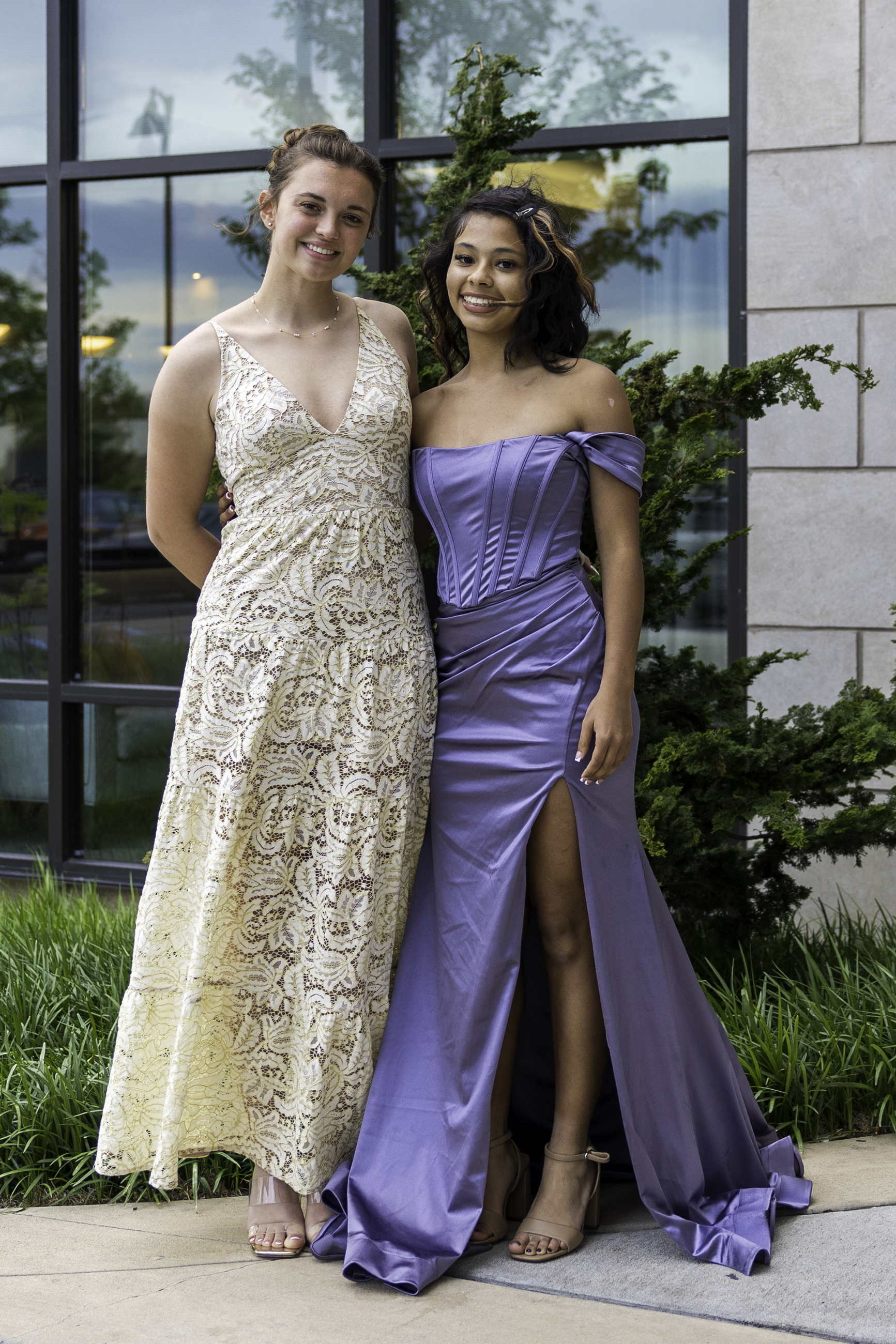 Salisbury High School held its 2026 prom Saturday, May 16, at the Aster Event Center in Upper Macungie Township. Students and their guests arrive to the big night. (Jennifer Bogari/Christmas City Studio)