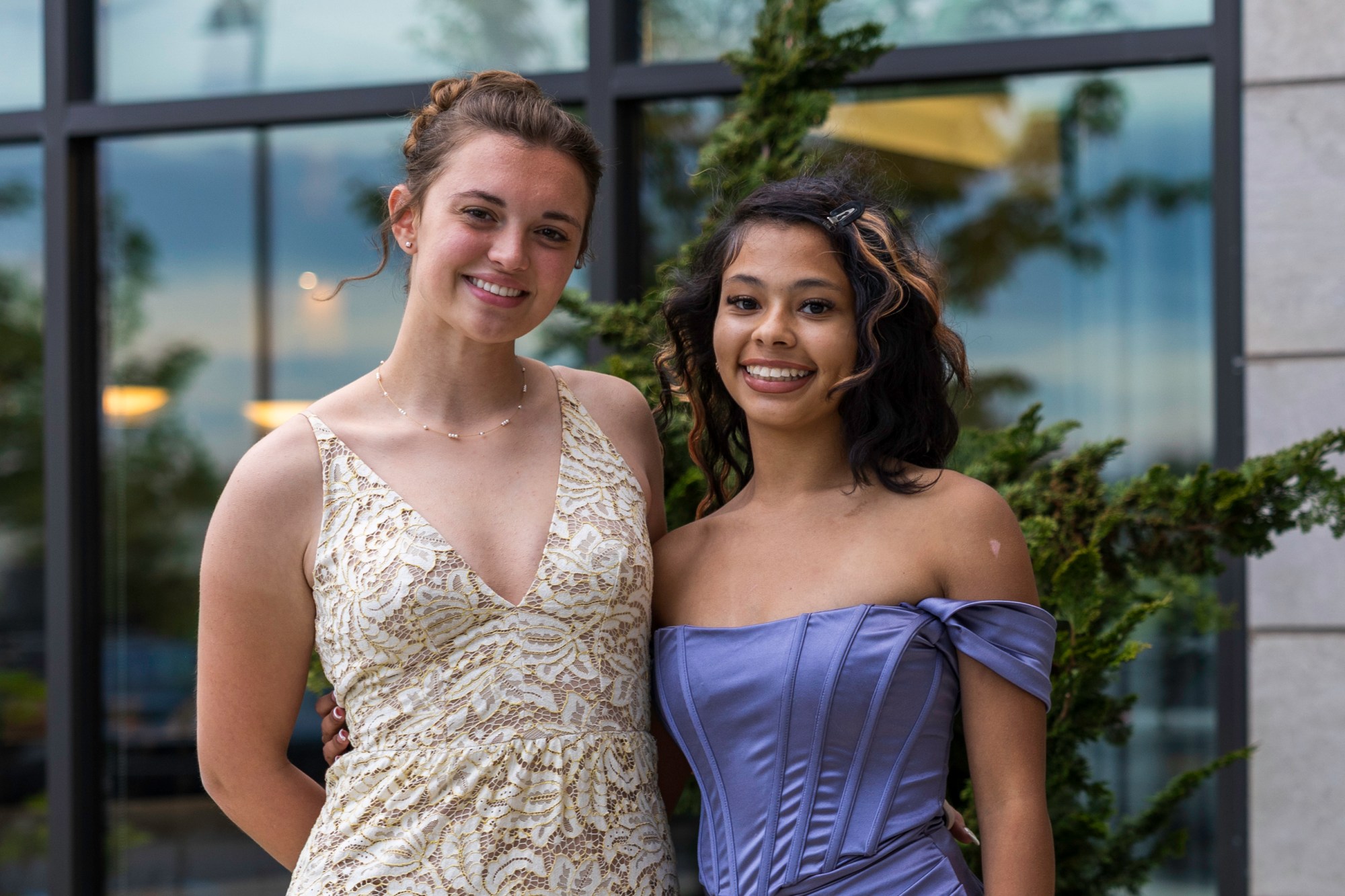 Salisbury High School held its 2026 prom Saturday, May 16, at the Aster Event Center in Upper Macungie Township. Students and their guests arrive to the big night. (Jennifer Bogari/Christmas City Studio)
