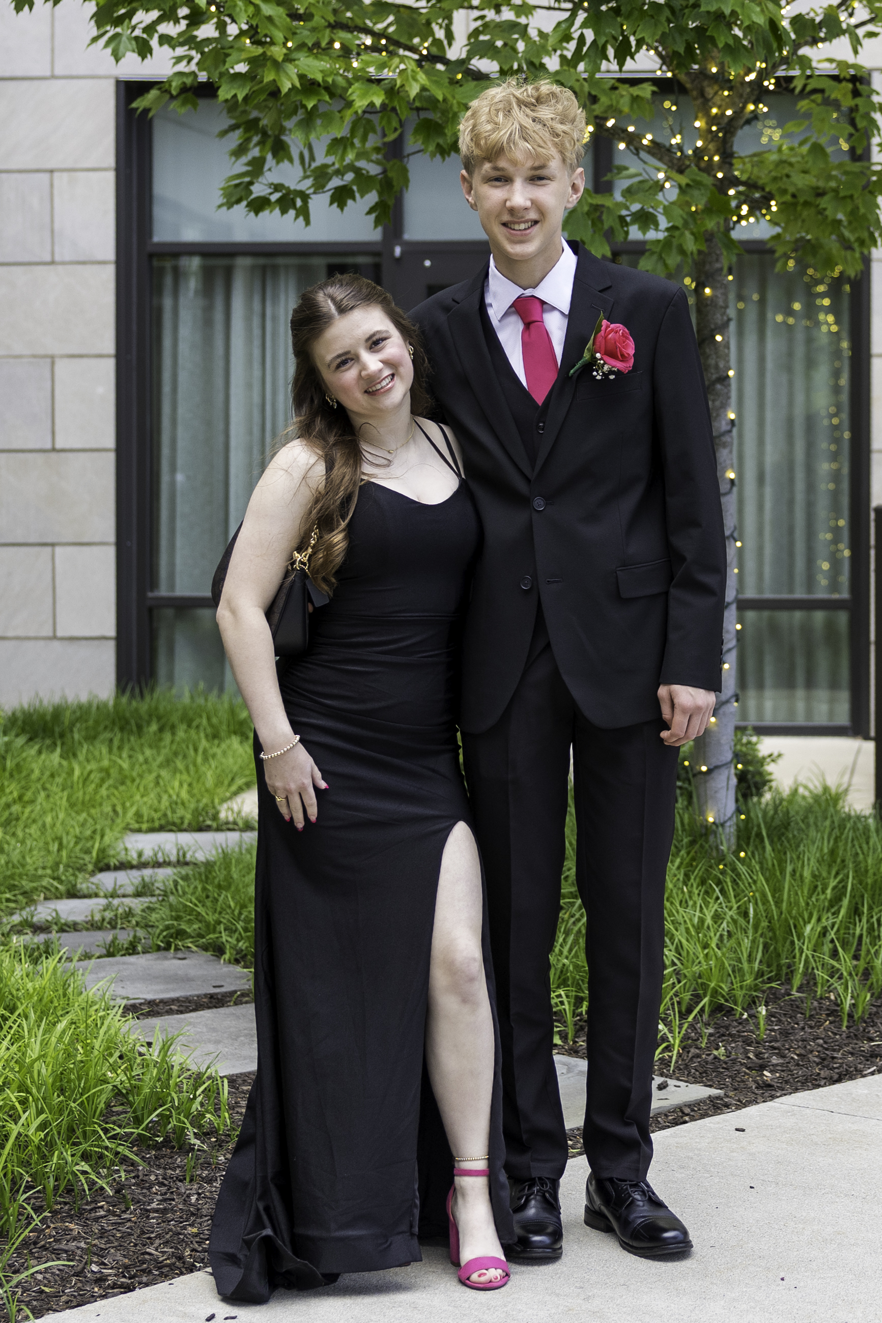 Salisbury High School held its 2026 prom Saturday, May 16, at the Aster Event Center in Upper Macungie Township. Students and their guests arrive to the big night. (Jennifer Bogari/Christmas City Studio)