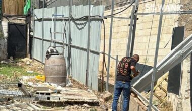 Zionist enemy closes two roads in Husan west of Bethlehem, forces Al-Maqdisi​ to demolish his home in Silwan
