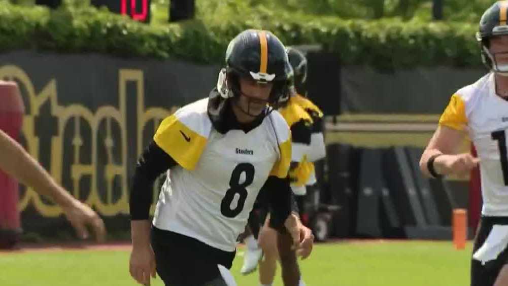 Aaron Rodgers returns to Steelers with one-year contract