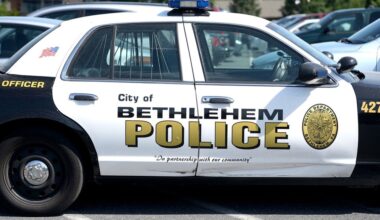 3 injured in Bethlehem crash that damaged pole