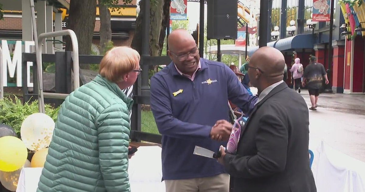 Kennywood honors 2 employees with combined 100 years of service