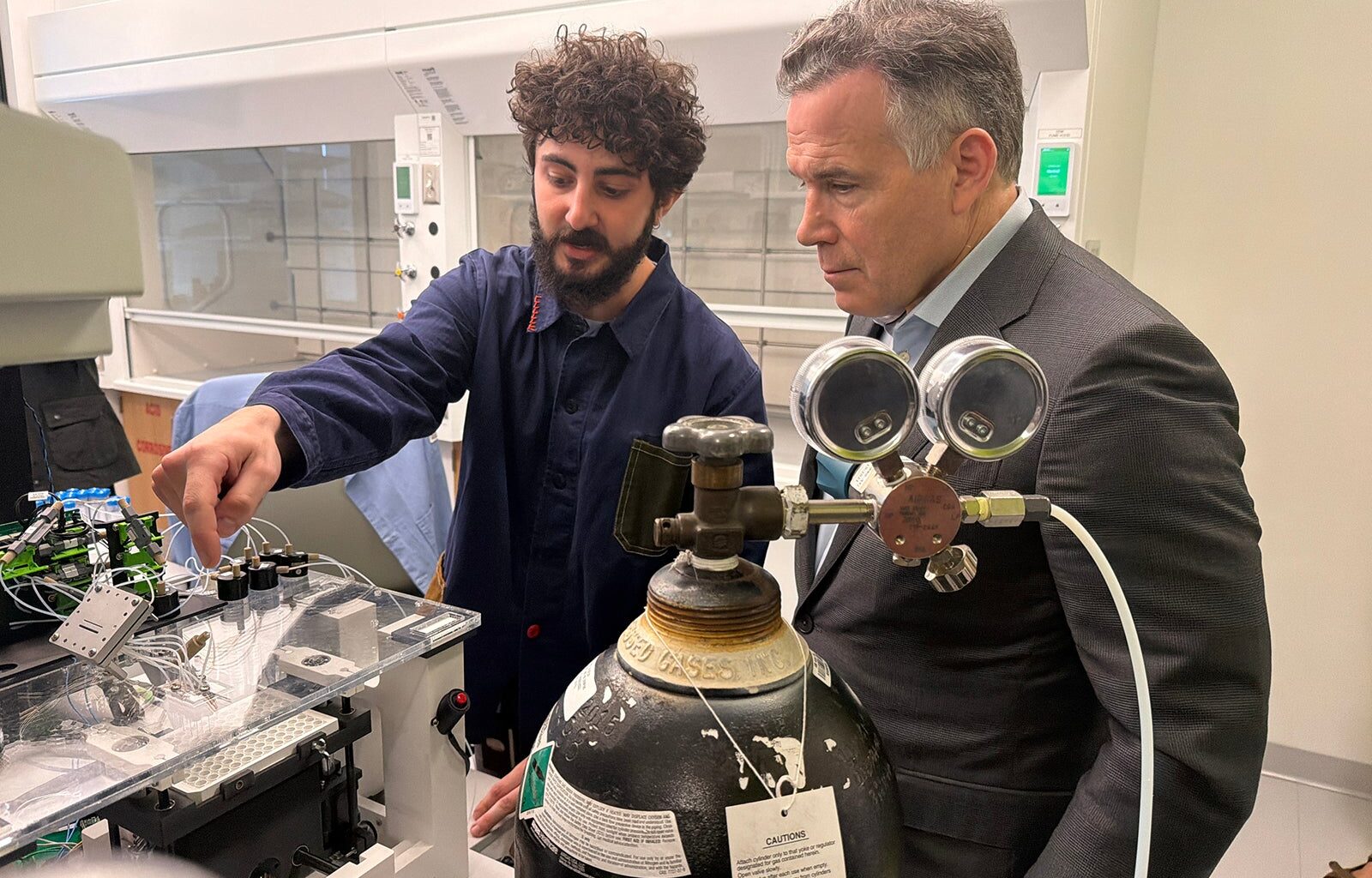 David McCormick tours AI-powered biotech labs at Penn