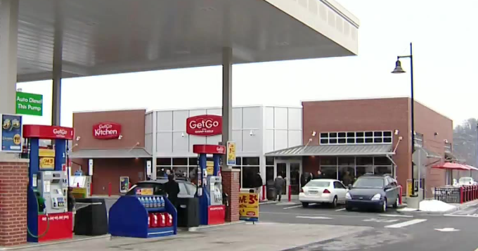 Giant Eagle offering additional fuel savings this weekend amid rising gas prices