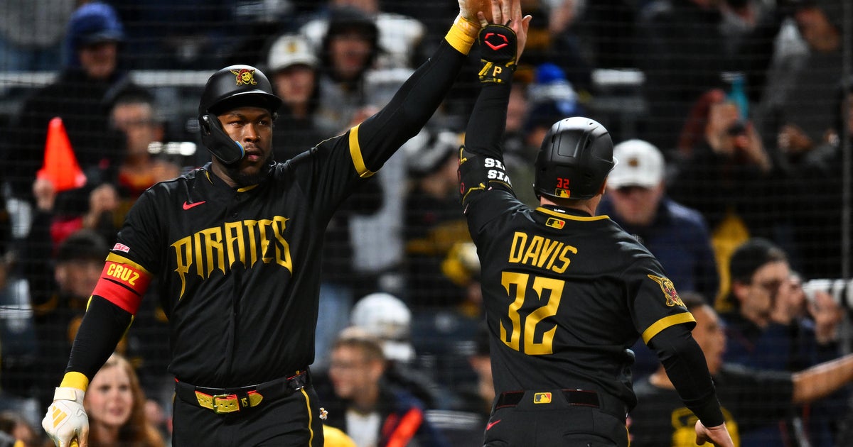 Pirates beat Reds to snap 5-game losing streak