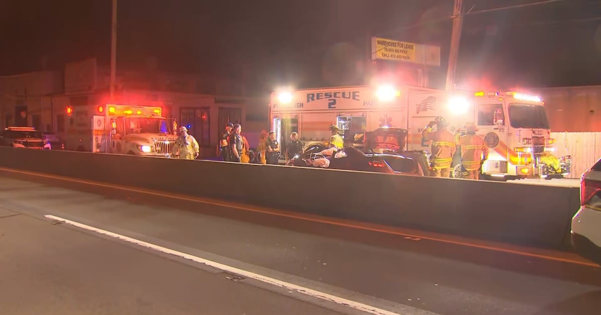 Crash briefly shuts down part of Route 51 in Pittsburgh
