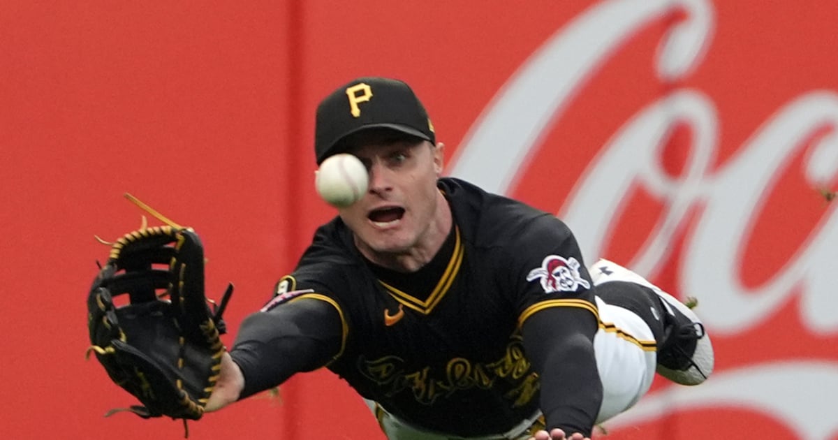 Pittsburgh Pirates dismantle Reds again, walk into record books; everyone contributes