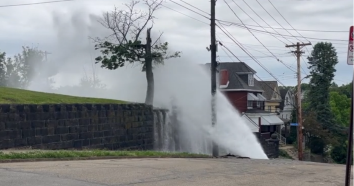 Water shooting from ground after main break in Pittsburgh neighborhood – WPXI