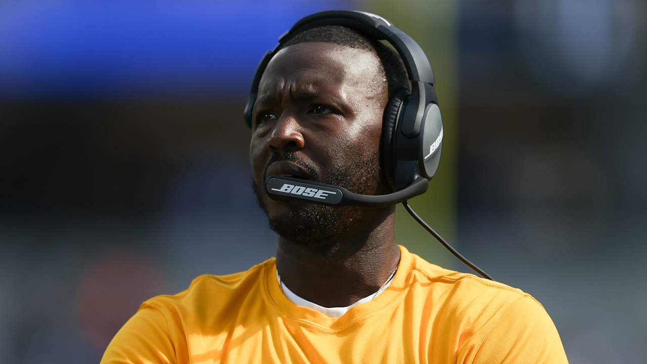 Report: Steelers part ways with special teams assistant Derius Swinton II due to violation of club policy