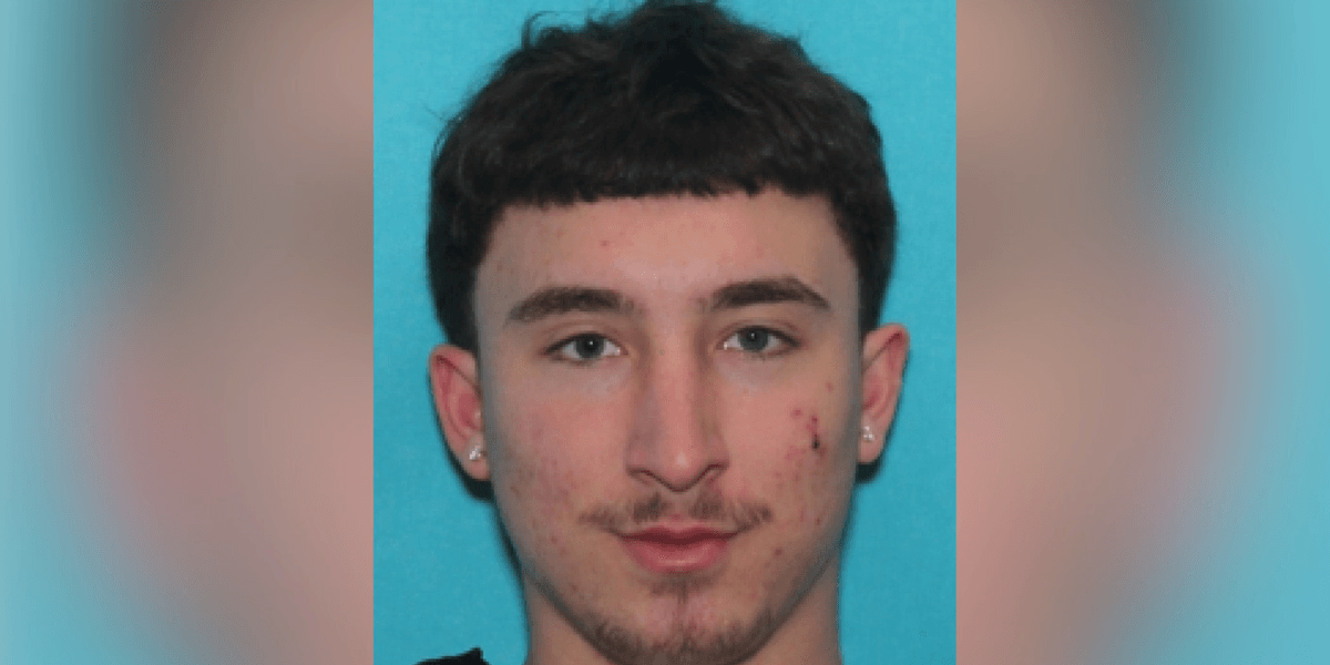 Police search for 19-year-old accused of firing gun in restaurant
