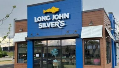 Grand Reopening: Long John Silver's Unveils Store