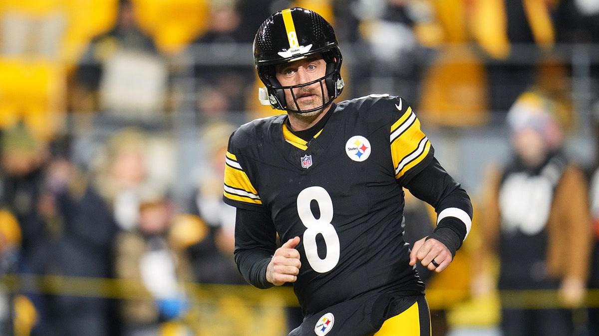 Pittsburgh Steelers quarterback Aaron Rodgers warming up on the field.