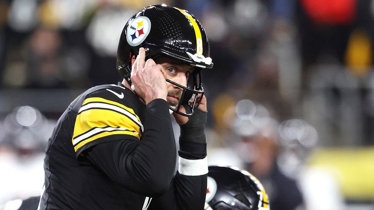 Pittsburgh Steelers quarterback Aaron Rodgers audibles during a football game at Acrisure Stadium
