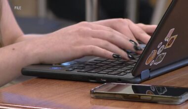Lower Merion parents push back on Chromebooks for elementary students