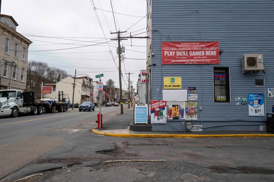 A convenience store in Pottsville, Schuylkill County, advertises skill games onMarch 12, 2026, (Photo by Jessica Kourkounis/Pennsylvania Capital-Star)