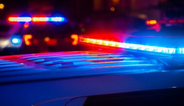 2 injured after gunshots strike car in North Philly