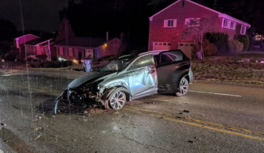 2 injured in crash in Green Tree, Allegheny County