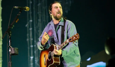 Rock star forced to issue plea after shocking incident at Philadelphia tour stop