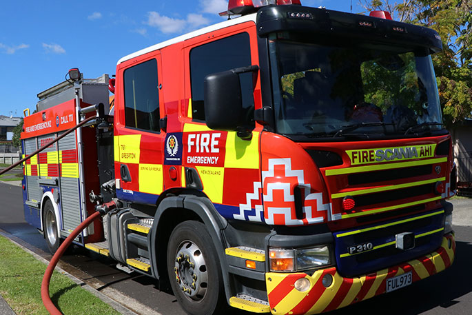 SunLive - Vegetation fire beside SH2 near Bethlehem