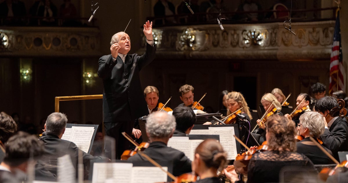 Pittsburgh Symphony Orchestra renews music director Manfred Honeck's contract through 2032-2033 season