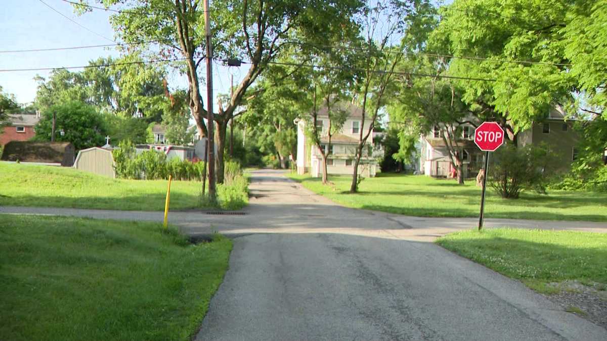 Suspect fatally shot, officer hospitalized in Indiana Borough