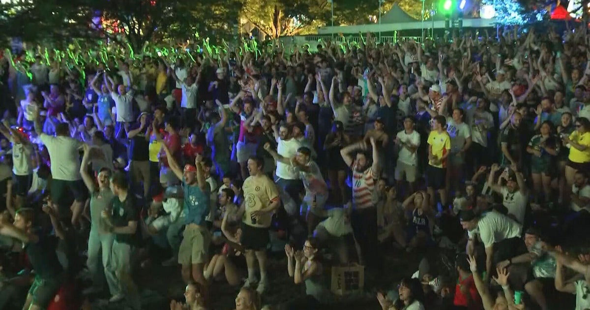 "It's a party": Fans in Philadelphia region go wild cheering on U.S. Men's National Team in World Cup