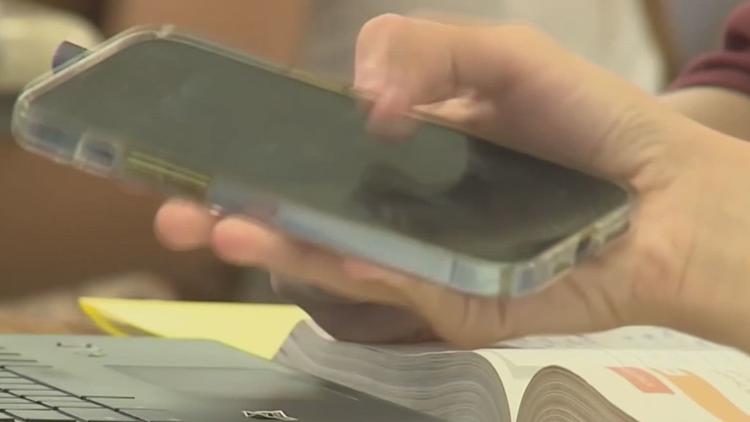 Pennsylvania House passes bell-to-bell cell phone ban for public schools