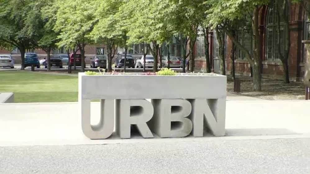 Shapiro announces $150M Urban Outfitters investment in Pa.
