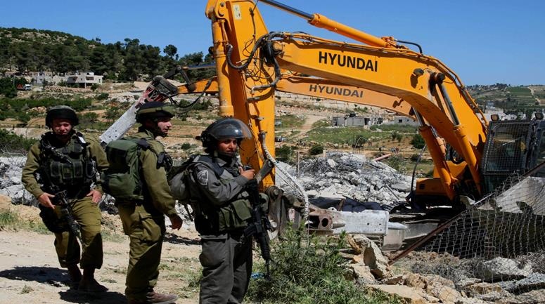 Zionist forces raid Ramallah as settlers seize Palestinian land east of Bethlehem