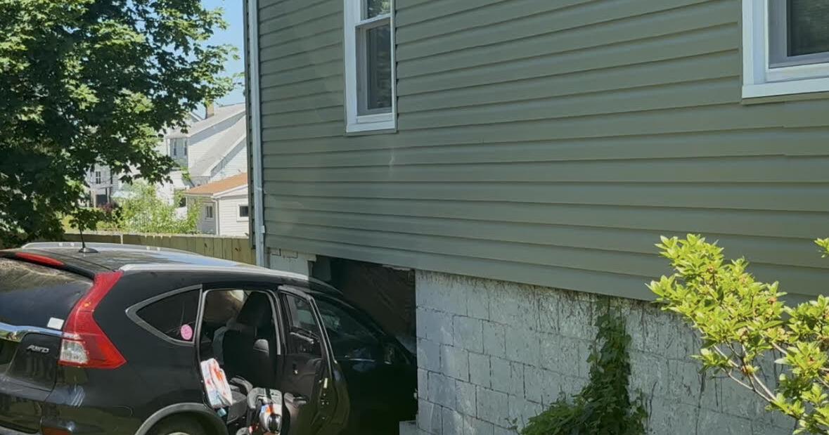 Two Cars Collide and one Crashes into Home | News