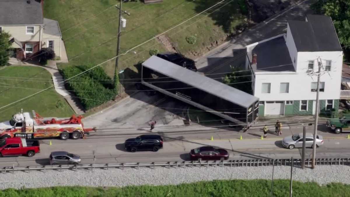 Tractor-trailer stuck after making wide turn in Castle Shannon