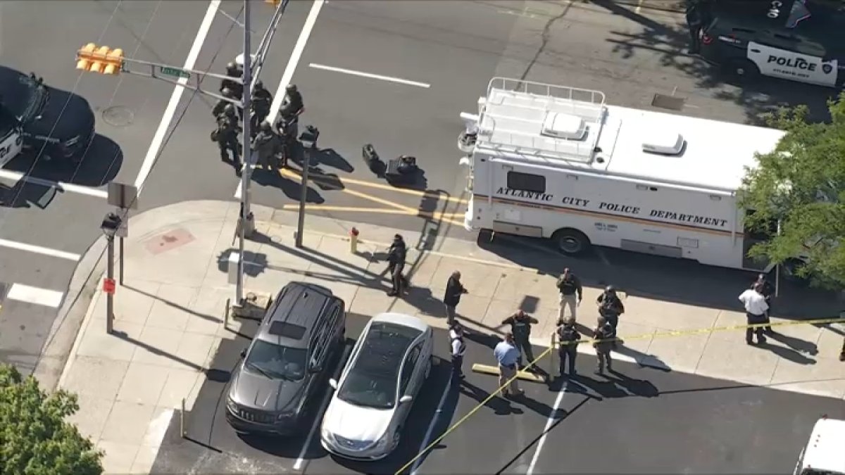2 officers shot, suspect killed in Atlantic City, official says   – NBC10 Philadelphia