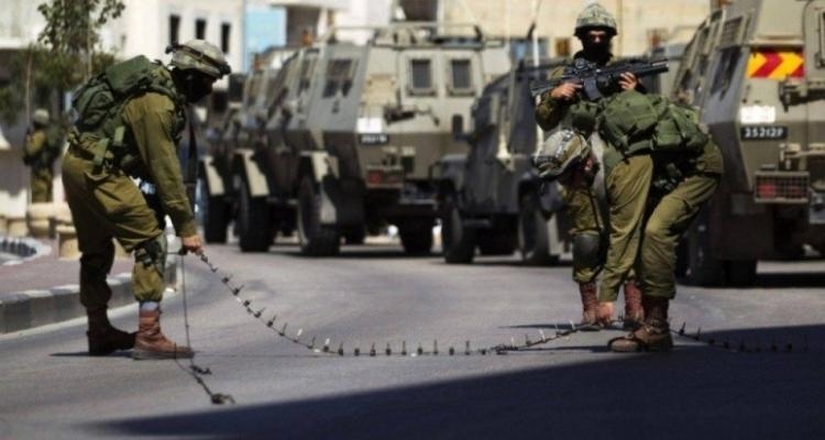 Israeli Enemy Sets Up Military Checkpoint West of Bethlehem, Issues Order to Seize Dozens of Dunams East of Tubas