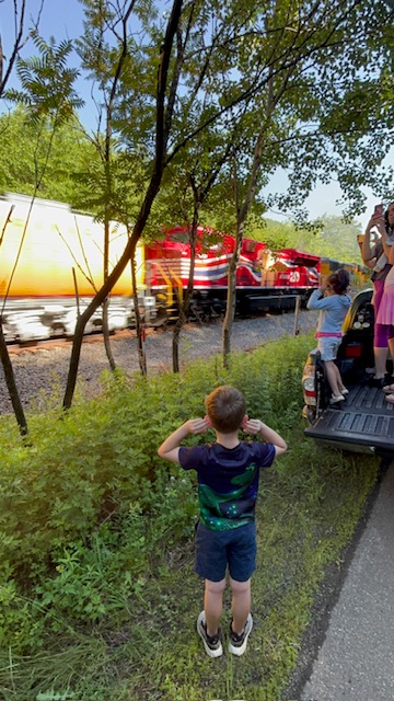 Heather Hedrick, Keegan and Cayleigh of Susquehanna watch the Big...