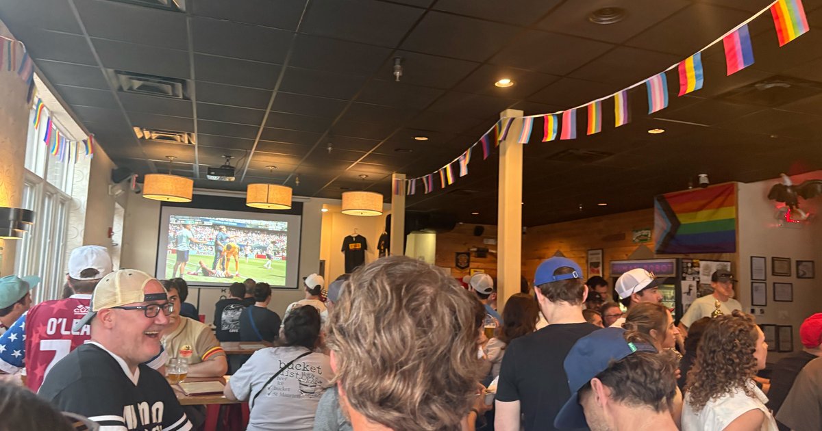 Soccer fans pile into Philly sports bars to cheer on Team USA in World Cup