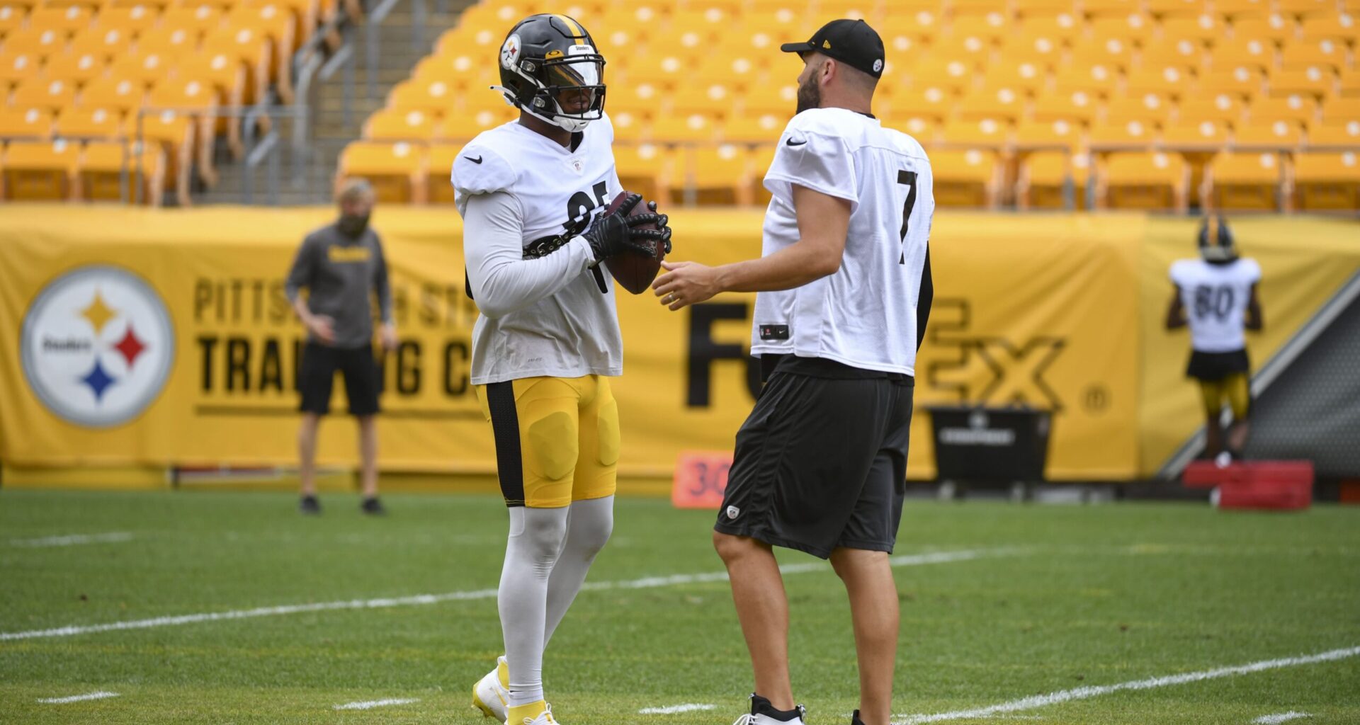 Former Steelers TE Eric Ebron Shreds Big Ben