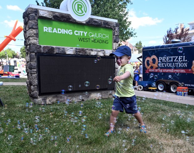 Rhett Hawkings, 3, son of Angela Hawkins of Hamburg, plays with bubbles aat the Reading City Church during Art on the Avenue in West Reading on Saturday, June 20, 2026.    (BILL UHRICH/READING EAGLE)