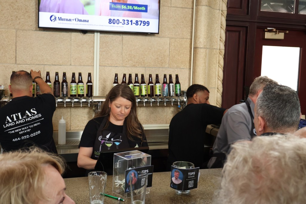'Celebrity' bartenders prove fame unnecessary to fill tip jars [Opinion]