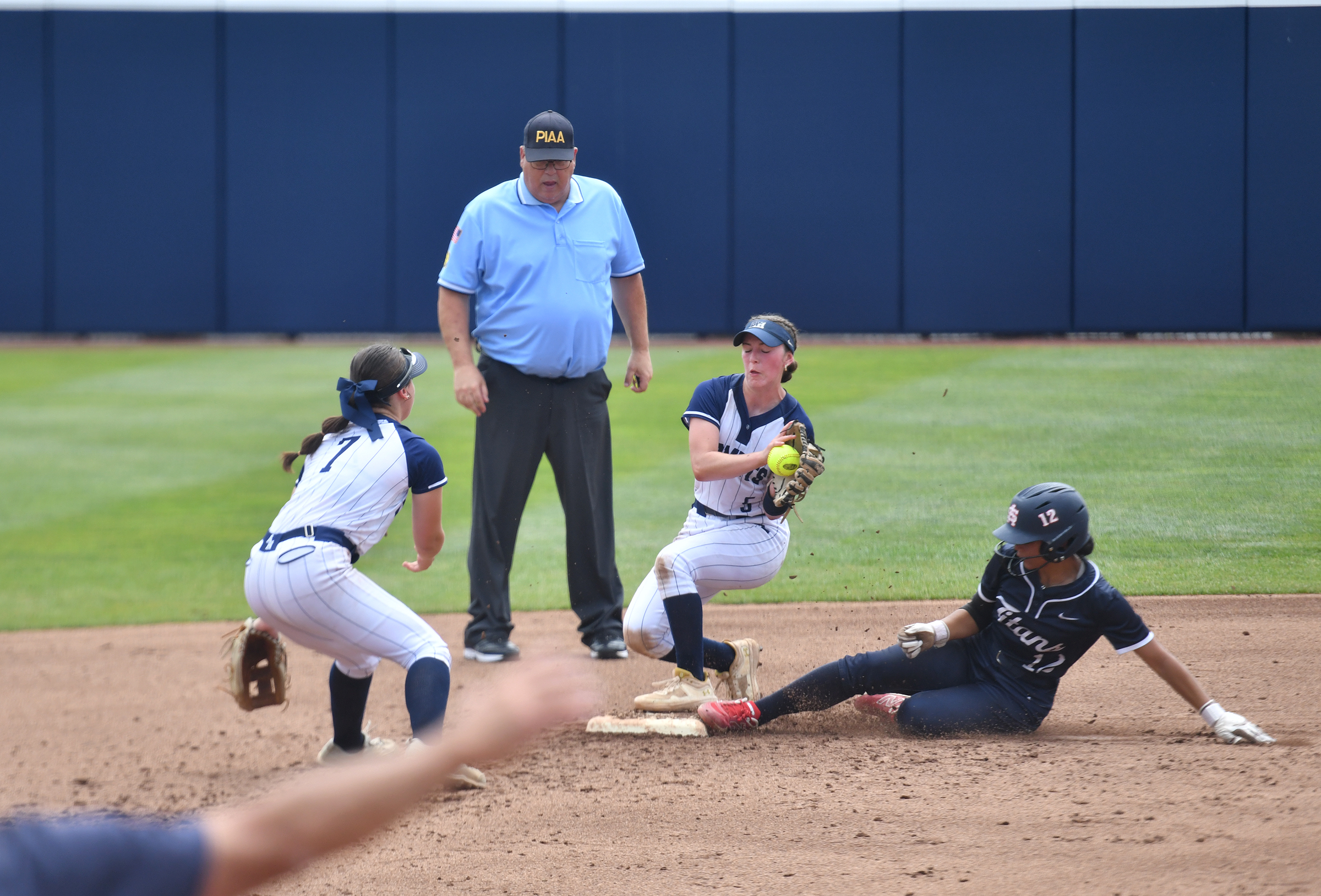Abington Heights’ Isabella Deriggi (7) throws to second baseman Eva...