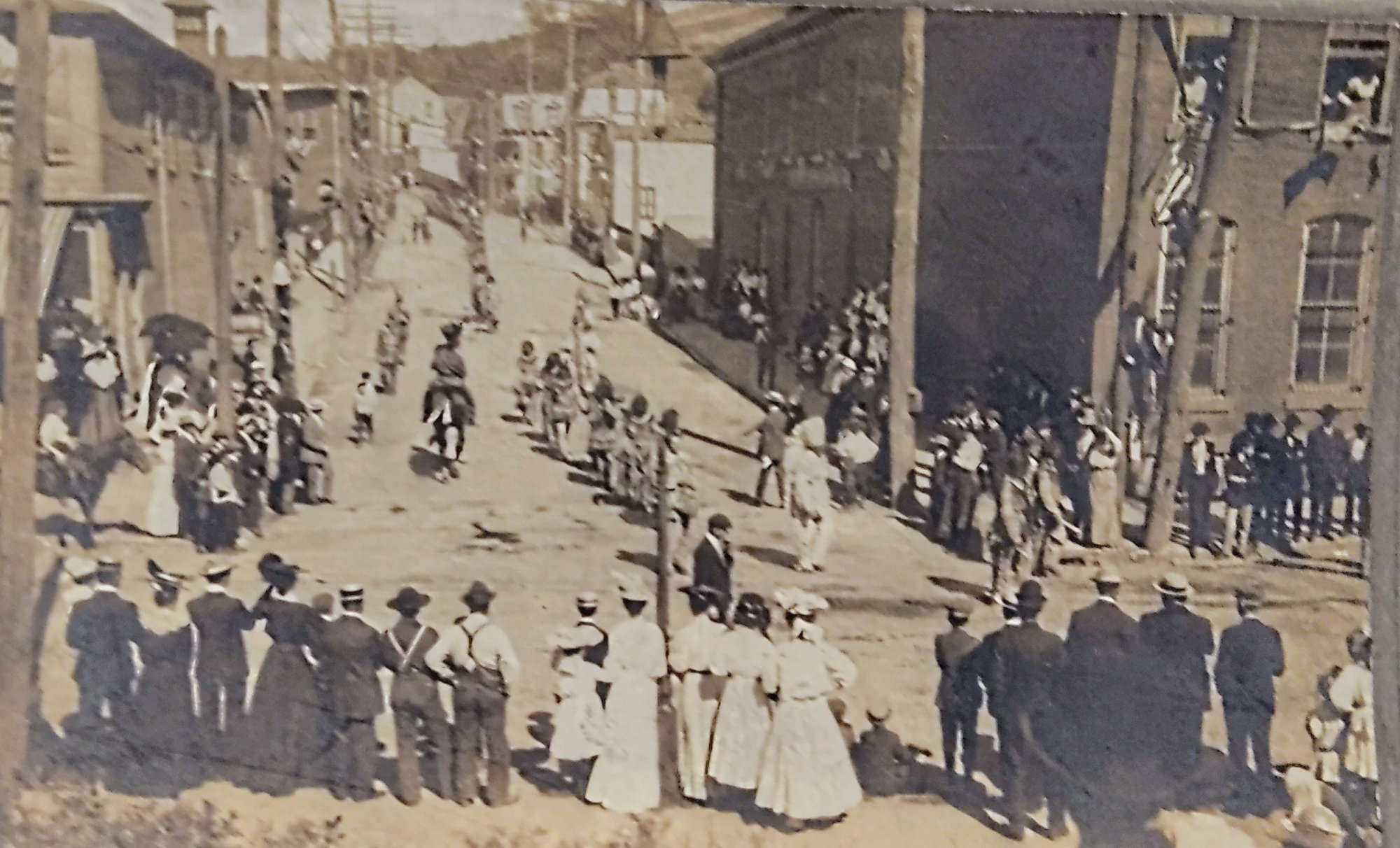 A crowd gathers at Centre and Nichols streets in Pottsville...