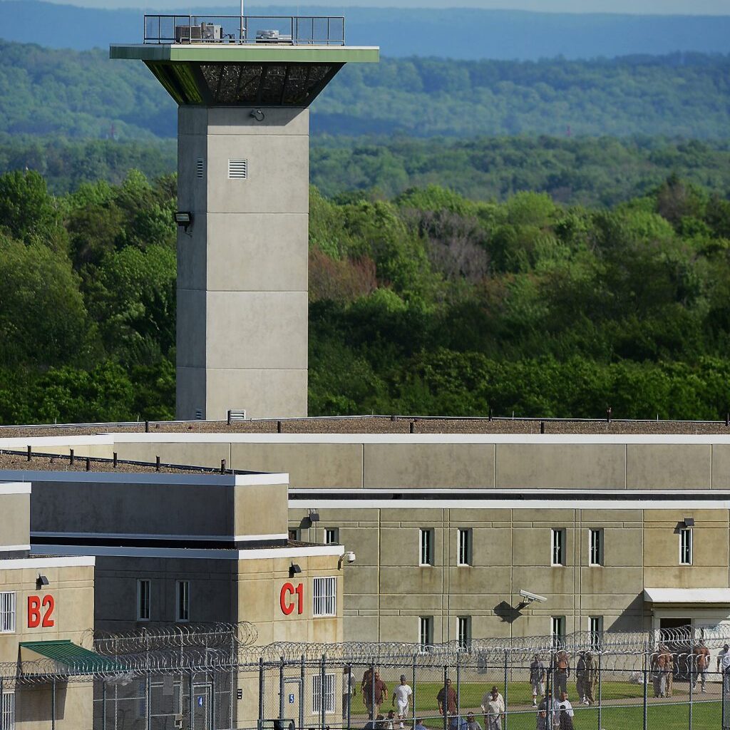 Inmate dies at federal penitentiary in Waymart