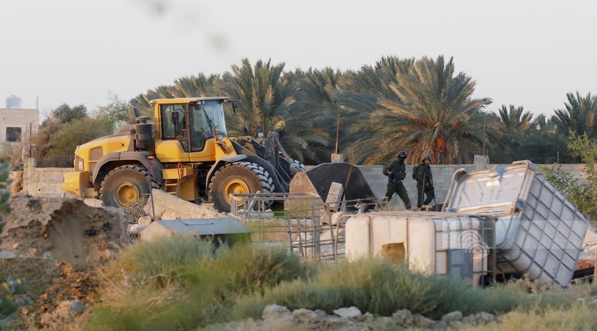 Israeli notices to halt construction on 15 homes in al-Walaja village, Bethlehem
