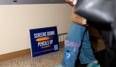 Schools remove classroom laptops amid screen time concerns • Spotlight PA