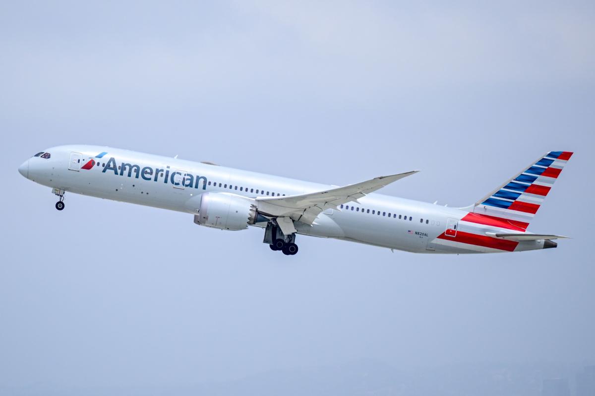 American Airlines flier bites fellow passenger, causing mid-air chaos over Philadelphia: 'Trying to fight everybody'
