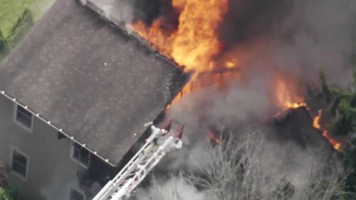 Pennsylvania fire: Large flames at West Mifflin home