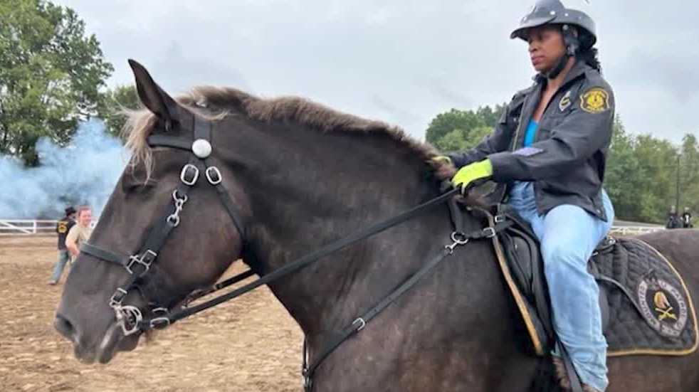 Pittsburgh detective empowers youth through horseback riding