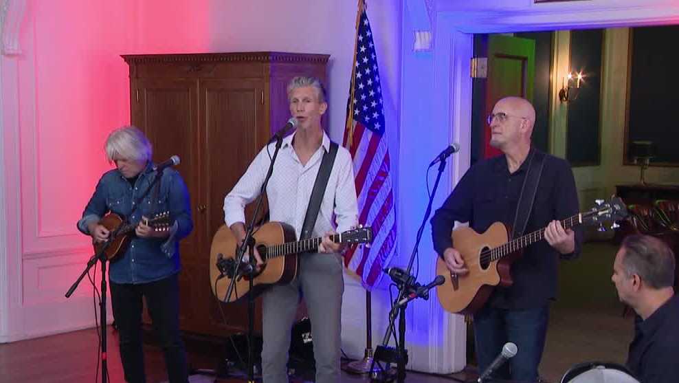 The Clarks perform concert in Pittsburgh mayor's office